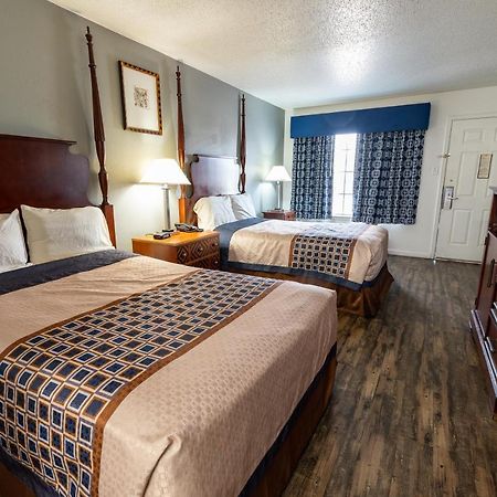 American Inn & Suites รัสเซลล์วิลล์ ภายนอก รูปภาพ