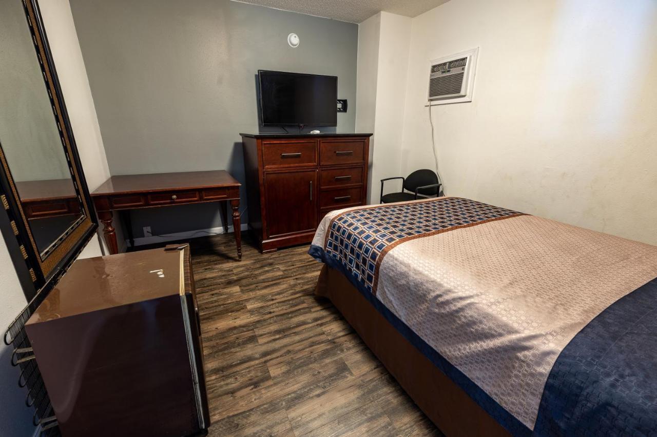 American Inn & Suites รัสเซลล์วิลล์ ภายนอก รูปภาพ