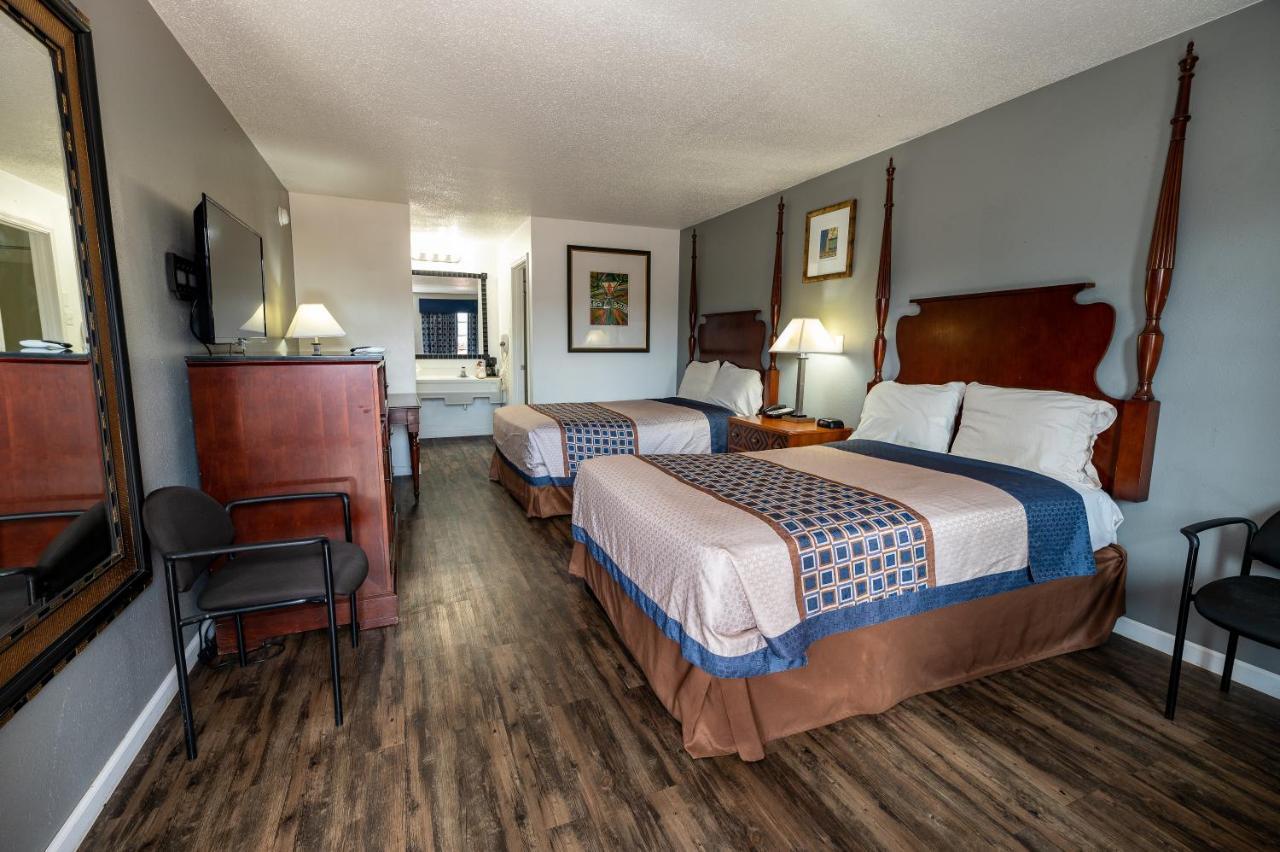American Inn & Suites รัสเซลล์วิลล์ ภายนอก รูปภาพ