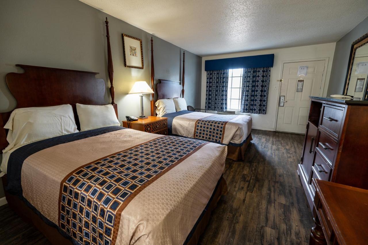 American Inn & Suites รัสเซลล์วิลล์ ภายนอก รูปภาพ